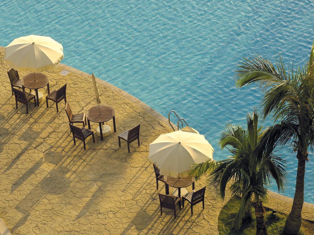 Hotel Nikko Alivila Йомітан Екстер'єр фото The pool at the Taj Bengal