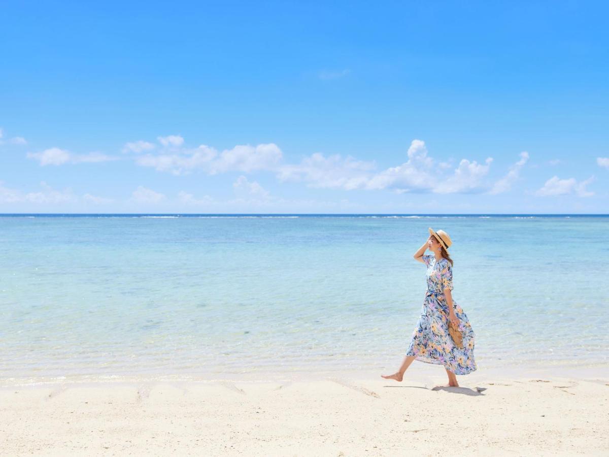 Hotel Nikko Alivila Йомітан Екстер'єр фото A beach in Okinawa