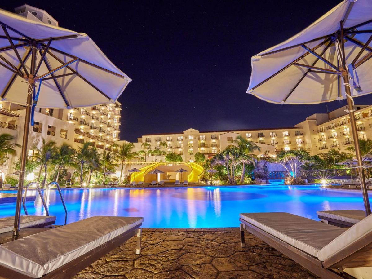 Hotel Nikko Alivila Йомітан Екстер'єр фото The pool at the resort