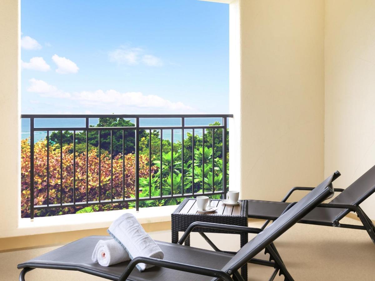 Hotel Nikko Alivila Йомітан Екстер'єр фото A balcony at the Westin Resort & Spa, Playa Mujeres