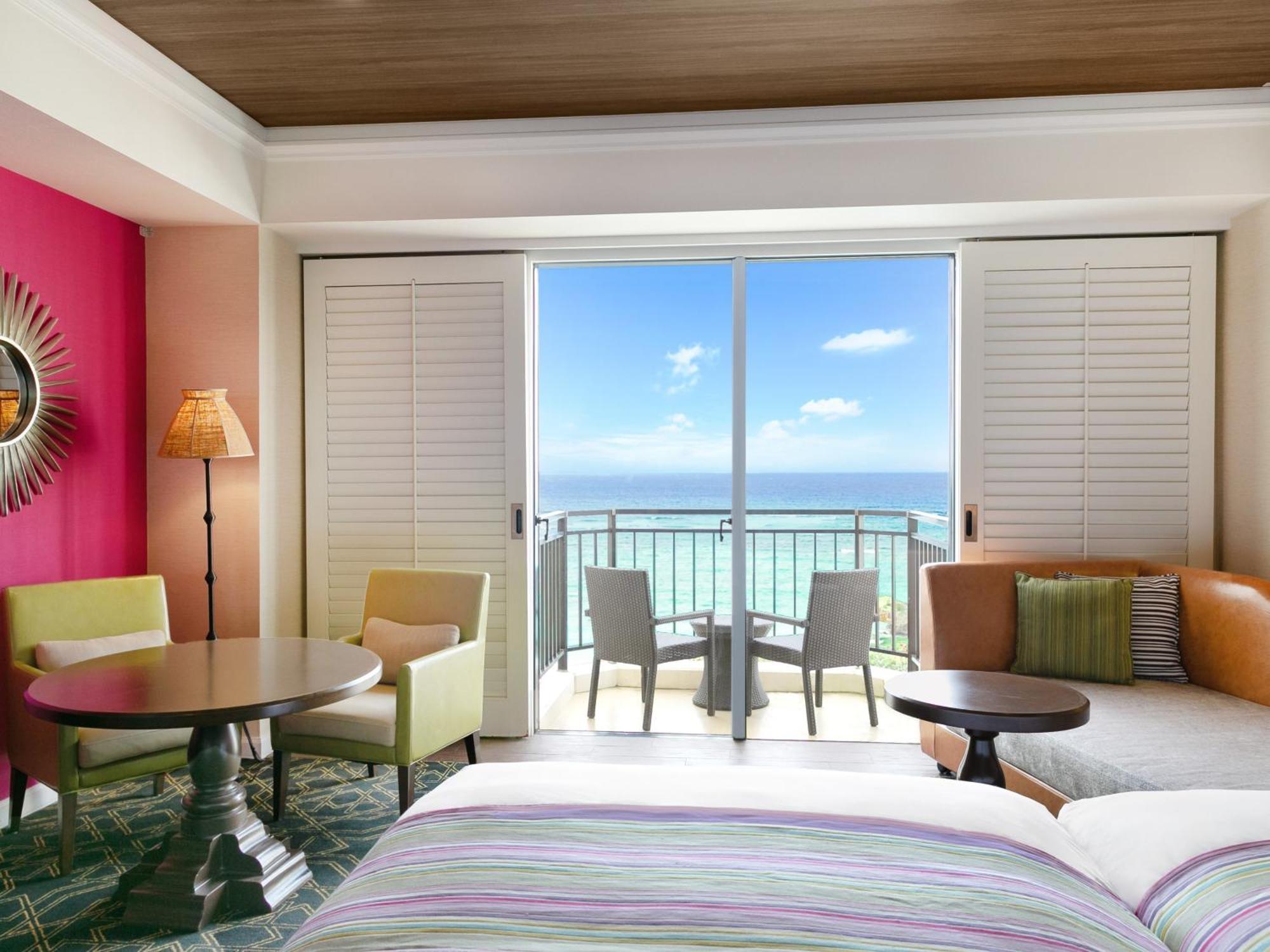Hotel Nikko Alivila Йомітан Екстер'єр фото A room at the Hilton Guam Resort & Spa