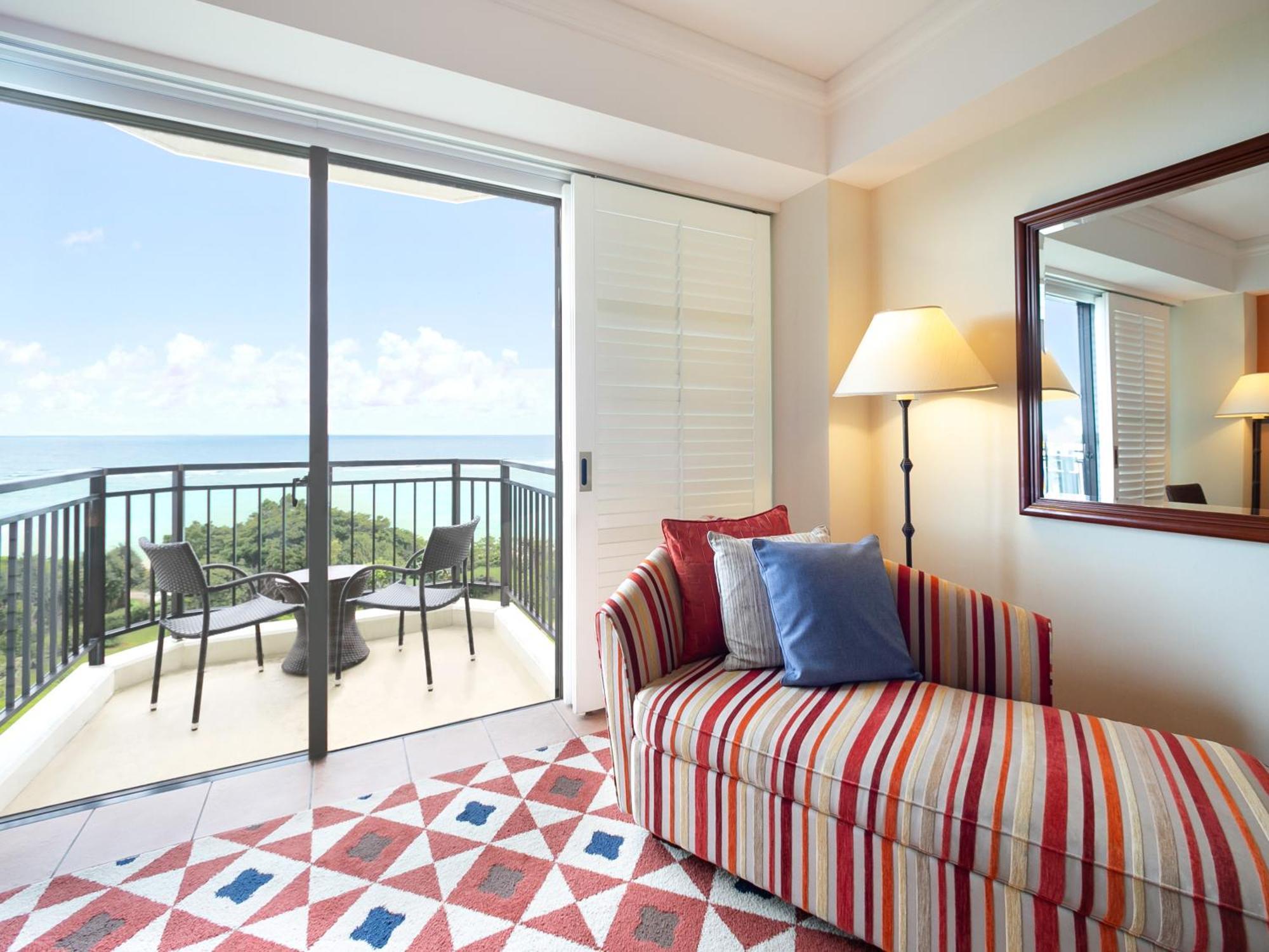 Hotel Nikko Alivila Йомітан Екстер'єр фото A room at the hotel